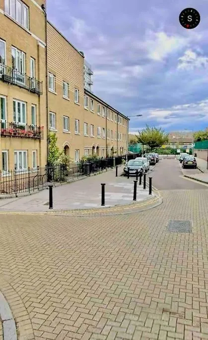 A Beautiful Stylish 2 Bedroom Apartment -City Of London United Kingdom