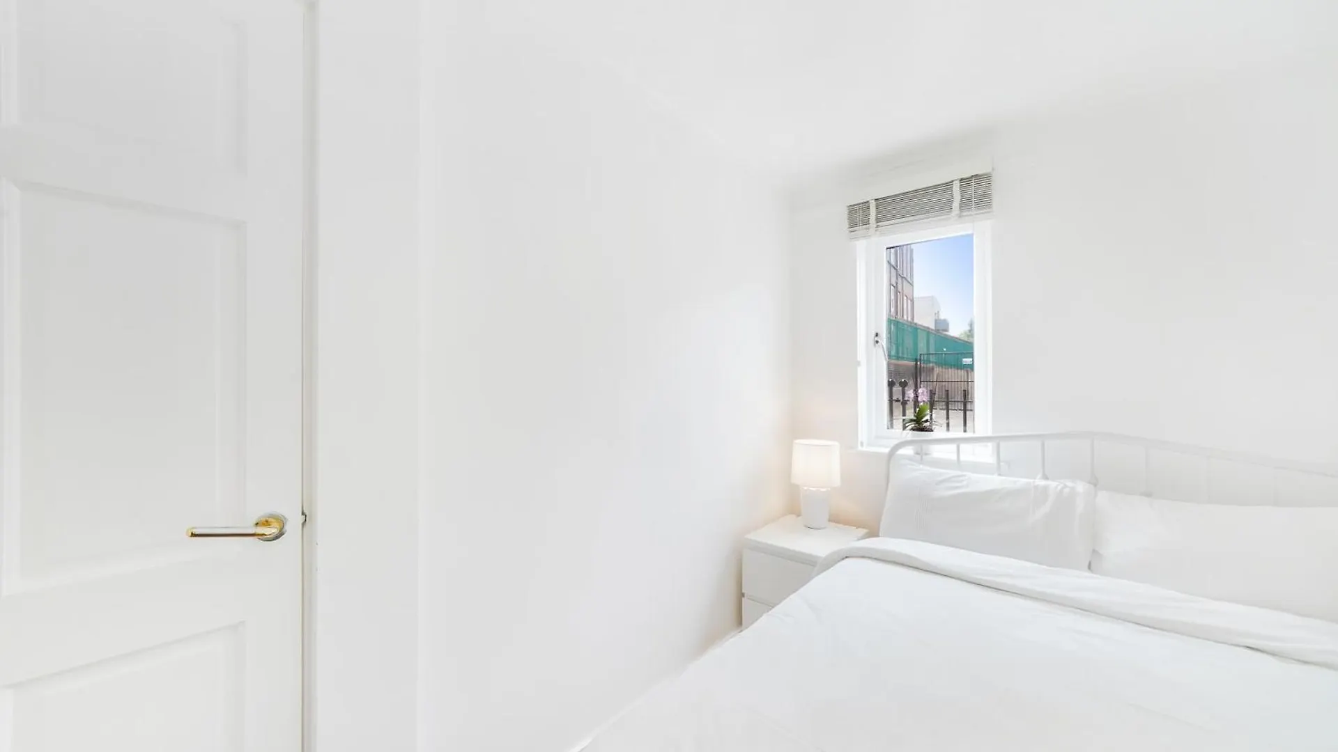 A Beautiful Stylish 2 Bedroom Apartment -City Of London United Kingdom