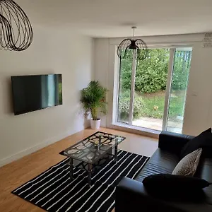 https://london-city-stays-modern-2-bedroom-apartment-with-free.brighton-hotels-england.com
